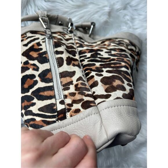 B Makowsky ANDREA Haircalf & Glove Leather Bucket Hobo w/ Fringe ~Stone - Picture 6 of 7